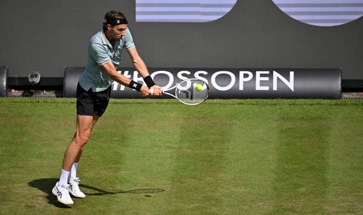 Arthur Rinderknech (FRA) Aktion Tennis Herren BOSS Open ATP, Tennis Herren 250 Stuttgart 2025 Weissenhof BOSS Open ATP 250 Stuttgart 2025