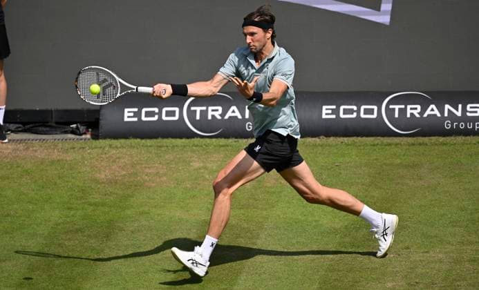 Arthur Rinderknech (FRA) Aktion Tennis Herren BOSS Open ATP, Tennis Herren 250 Stuttgart 2025 Weissenhof BOSS Open ATP 250 Stuttgart 2025