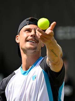 Marton Fucsovics (HUN) Aktion Aufschlag Tennis Herren BOSS Open ATP, Tennis Herren 250 Stuttgart 2025 Weissenhof BOSS Open ATP 250 Stuttgart 2025
