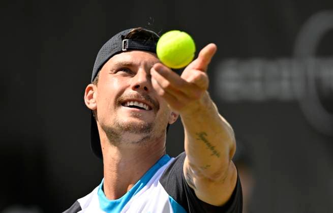 Marton Fucsovics (HUN) Aktion Aufschlag Tennis Herren BOSS Open ATP, Tennis Herren 250 Stuttgart 2025 Weissenhof BOSS Open ATP 250 Stuttgart 2025