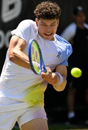 Ben Shelton (USA) Aktion Tennis Herren BOSS Open ATP, Tennis Herren 250 Stuttgart 2025 Weissenhof BOSS Open ATP 250 Stuttgart 2025