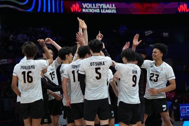 (250611) -- XI AN, June 11, 2025 -- Players of Japan celebrate victory during the Pool 3 match between China and Japan at the Men s Volleyball Nations League (VNL) 2025 in Xi an, northwest China s Shaanxi Province, June 11, 2025. ) (SP)CHINA-XI AN-VOLLEYBALL-NATIONS LEAGUE-MEN-CHINA VS JAPAN (CN) LixYibo 