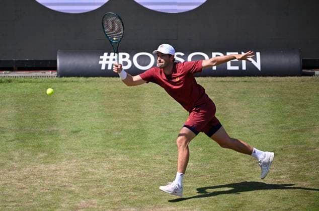 Quentin Halys (FRA) Aktion Tennis Herren BOSS Open ATP, Tennis Herren 250 Stuttgart 2025 Weissenhof BOSS Open ATP 250 Stuttgart 2025
