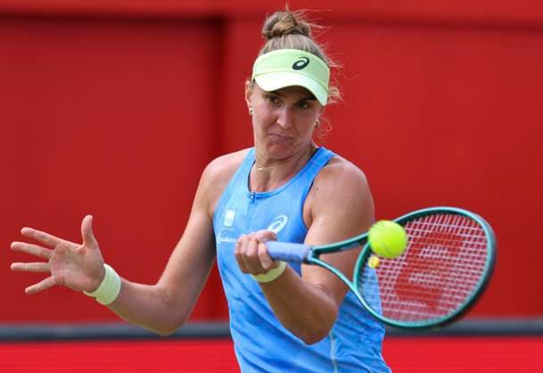 11th June 2025; HSBC Championships, Queen s Club, West Kensington, London, England: HSBC Womens Championships queens Club, Day 3, Beatriz Haddad Maia (BRA) plays a forehand shot against Emma Navarro (USA)  ActionPlus12800246 HongboxChen