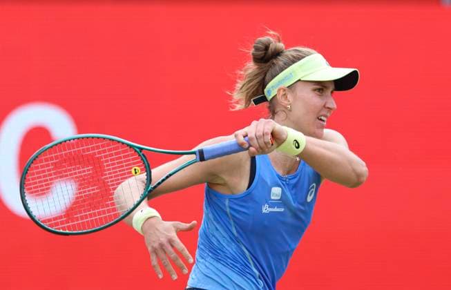11th June 2025; HSBC Championships, Queen s Club, West Kensington, London, England: HSBC Womens Championships queens Club, Day 3, Beatriz Haddad Maia (BRA) plays a forehand shot against Emma Navarro (USA)  ActionPlus12800252 HongboxChen