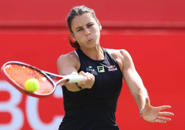 Sport Bilder des Tages 11th June 2025; HSBC Championships, Queen s Club, West Kensington, London, England: HSBC Womens Championships queens Club, Day 3, Emma Navarro (USA) plays a forehand shot against Beatriz Haddad Maia (BRA)  ActionPlus12800257 HongboxChen