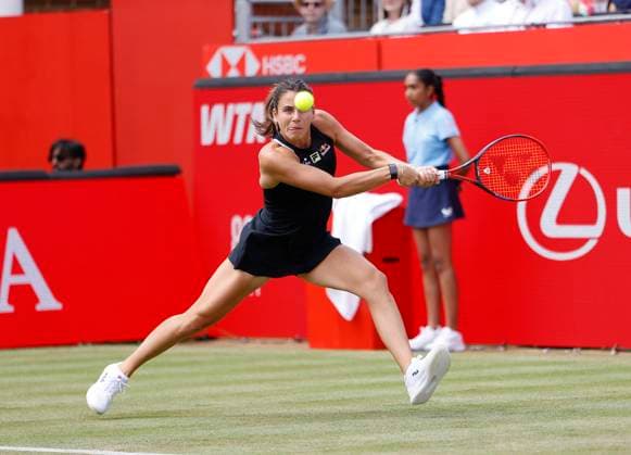 11th June 2025; HSBC Championships, Queen s Club, West Kensington, London, England: HSBC Womens Championships queens Club, Day 3, Emma Navarro (USA) plays a backhand shot against Beatriz Haddad Maia (BRA)  ActionPlus12800266 HongboxChen