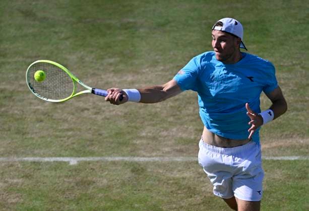 Jan-Lennard Struff (GER) Aktion Tennis Herren BOSS Open ATP, Tennis Herren 250 Stuttgart 2025 Weissenhof BOSS Open ATP 250 Stuttgart 2025