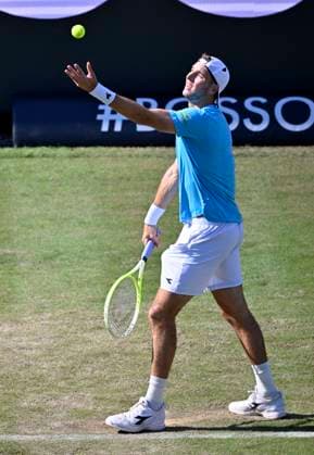 Jan-Lennard Struff (GER) Aktion Aufschlag Tennis Herren BOSS Open ATP, Tennis Herren 250 Stuttgart 2025 Weissenhof BOSS Open ATP 250 Stuttgart 2025