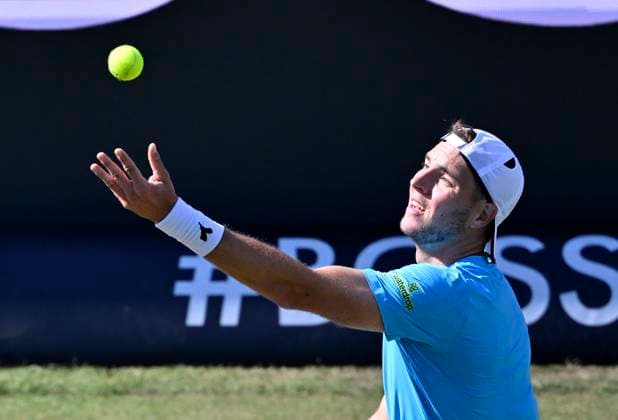 Jan-Lennard Struff (GER) Aktion Aufschlag Tennis Herren BOSS Open ATP, Tennis Herren 250 Stuttgart 2025 Weissenhof BOSS Open ATP 250 Stuttgart 2025