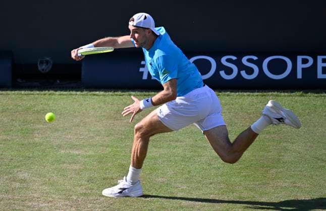 Jan-Lennard Struff (GER) Aktion Tennis Herren BOSS Open ATP, Tennis Herren 250 Stuttgart 2025 Weissenhof BOSS Open ATP 250 Stuttgart 2025