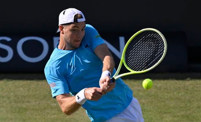 Sport Bilder des Tages Jan-Lennard Struff (GER) Aktion Tennis Herren BOSS Open ATP, Tennis Herren 250 Stuttgart 2025 Weissenhof BOSS Open ATP 250 Stuttgart 2025