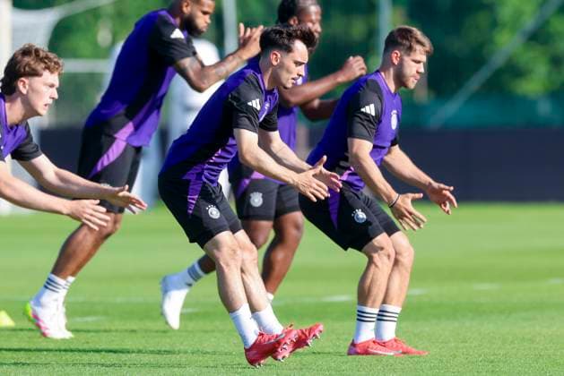 Sport Themen der Woche KW24 Sport Bilder des Tages Paul Nebel (Germany) waermt sich auf, UEFA European Under-21 Championship 2025, Training Germany, Sportplatz SC Slovan Modra am 11. June 2025 in Modra, Slowakei. (Foto von Marco Steinbrenner DeFodi Images) Paul Nebel (Germany) warms up, UEFA European Under-21 Championship 2025, Training Germany, Sports field SC Slovan Modra, June 11, 2025 in Modra, Slovakia. (Photo by Marco Steinbrenner DeFodi Images) *** Paul Nebel Germany warms up, UEFA European Under 21 Championship 2025, Training Germany, Sports field SC Slovan Modra, June 11, 2025 in Modra, Slovakia Photo by Marco Steinbrenner DeFodi Images Paul Nebel Germany warms up, UEFA European Under 21 Championship 2025, Training Germany, Sports field SC Slovan Modra, June 11, 2025 in Modra, Slovakia Photo by Marco Steinbrenner DeFodi Images