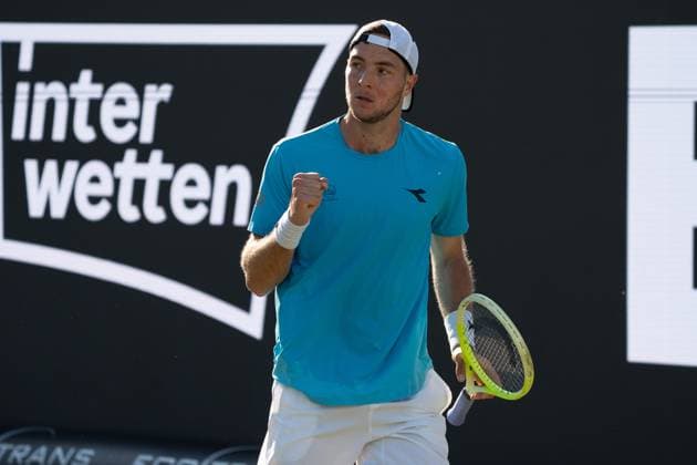 Jan-Lennard Struff Jubel, Emottion, Jan-Lennard Struff vs. Jiri Lehecja, Tennis, ATP, Tennis Herren Turnier, Boss-Open, Center-Court, Achtelfinale, 11.06.2025, Jan-Lennard Struff vs. Jiri Lehecja, Tennis, ATP-Turnier, Boss-Open, Center-Court, Achtelfinale, 11.06.2025, Stuttgart Copyright: xEibner-Pressefoto EdwardxCheungx EP_ECG