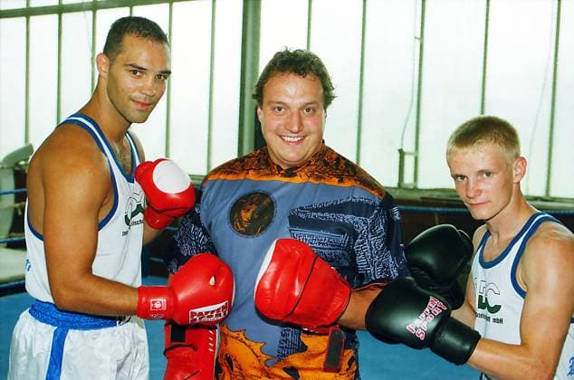 20.10.1999, Chemnitz, Boxen, Boxclub Chemnitz 94 e.V. Reichenhainer Straße 154 09125 Chemnitz Trainer Olaf Laib (Mitte), Links: Kai Kurzawa und Marcel Wagner (Rechts) *** 20 10 1999, Chemnitz, Boxing, Boxclub Chemnitz 94 e V Reichenhainer Straße 154 09125 Chemnitz Trainer Olaf Laib Center , Left Kai Kurzawa and Marcel Wagner Right
