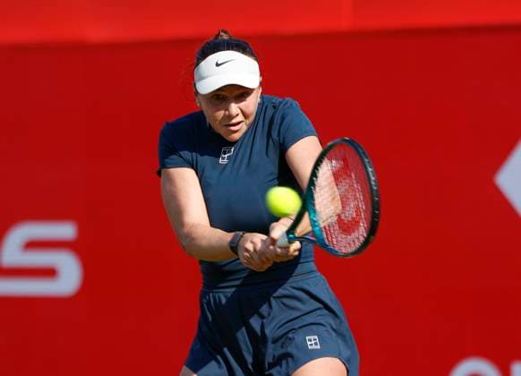 11th June 2025; HSBC Championships, Queen s Club, West Kensington, London, England: HSBC Womens Championships Queens Club, Day 3; Amanda Anisimova (USA) plays a backhand against Sonay Kartal (GBR)  ActionPlus12800323 HongboxChen