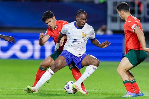 Mateus (Portugal) und Mathys Tel (France) kaempfen um den Ball, UEFA European Under-21 Championship 2025 Group Stage, Portugal v France, Å tadion SihoÅ¥ am 11. June 2025 in Trentschin, Slowakei. (Foto von Marco Steinbrenner DeFodi Images) Mateus (Portugal) und Mathys Tel (France) battle for the ball, UEFA European Under-21 Championship 2025 Group Stage, Portugal v France, Å tadion SihoÅ¥, June 11, 2025 in TrenÄin, Slovakia. (Photo by Marco Steinbrenner DeFodi Images)