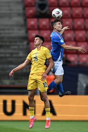 Mg Trnava 11 06 2025 - Europeo U21, U 21 Italia-Romania foto Matteo Gribaudi Image nella foto: Mattia Zanotti-Rares Ilie 