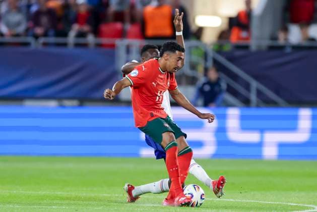 Tiago Tomas (Portugal) und Chrislain Matsima (France) kaempfen um den Ball, UEFA European Under-21 Championship 2025 Group Stage, Portugal v France, Å tadion SihoÅ¥ am 11. June 2025 in Trentschin, Slowakei. (Foto von Marco Steinbrenner DeFodi Images) Tiago Tomas (Portugal) und Chrislain Matsima (France) battle for the ball, UEFA European Under-21 Championship 2025 Group Stage, Portugal v France, Å tadion SihoÅ¥, June 11, 2025 in TrenÄin, Slovakia. (Photo by Marco Steinbrenner DeFodi Images)