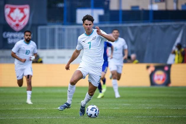 New Zealand v Ukraine - International Friendly, Länderspiel, Nationalmannschaft In Toronto, Ontario, Canada, on June 10, 2025, New Zealand midfielder Matt Garbett 7 (white) participates in the Canadian Shield Tournament game between New Zealand and Ukraine at BMO Field. Toronto Ontario Canada  Copyright: xIndrawanxKumalax originalFilename:kumala-canadian250610_npUUm.jpg