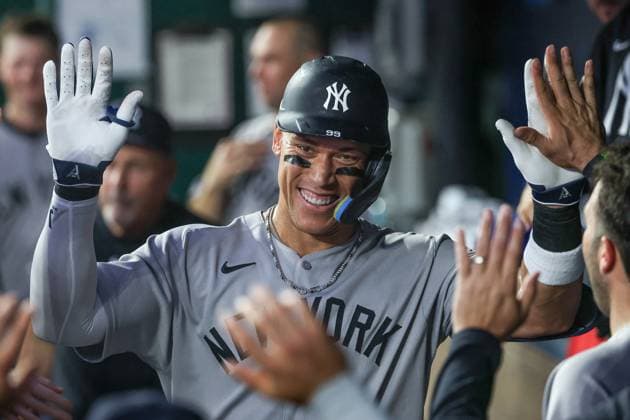 MLB, Baseball Herren, USA 2025: Yankees Vs Royals JUN 11 June 11, 2025: New York Yankees right fielder Aaron Judge (99) celebrates his home run with teammates during the seventh inning against the Kansas City Royals at Kauffman Stadium in Kansas City, MO. David Smith CSM (Credit Image: Â David Smith Cal Media) Kansas City Mo United States of America EDITORIAL USE ONLY Copyright: xx ZUMA-20250611_zma_c04_041.jpg DavidxSmithx csmphotothree391650