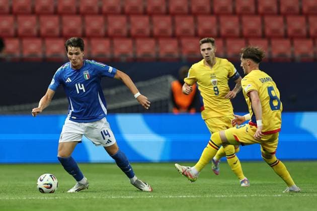 Giovanni Fabbian (Italy U21, U 21 Constantin Grameni (Romania U21) during the UEFA Under 21 Slovakia 2025 match between Italy U21 1-0 Romania U21 at Malatinsky Stadium Stadium on June 11, 2025 in Trnava, Slovakia. Noxthirdxpartyxsales  (294654588)