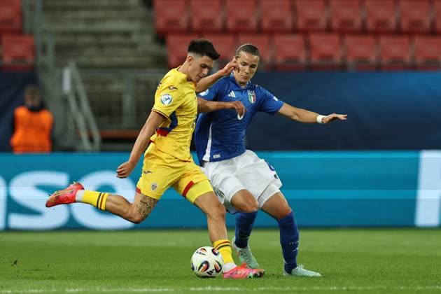 Rares Ilie (Romania U21, U 21 Daniele Ghilardi (Italy U21) during the UEFA Under 21 Slovakia 2025 match between Italy U21 1-0 Romania U21 at Malatinsky Stadium Stadium on June 11, 2025 in Trnava, Slovakia. Noxthirdxpartyxsales  (294654676)