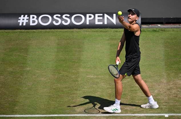Justin Engel (GER) Aktion Aufschlag Tennis Herren BOSS Open ATP, Tennis Herren 250 Stuttgart 2025 Weissenhof BOSS Open ATP 250 Stuttgart 2025