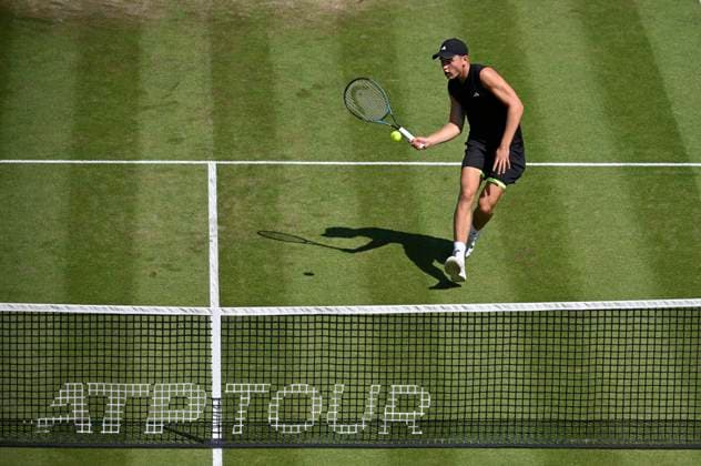 Justin Engel (GER) Aktion Logo ATP, Tennis Herren Tour auf Netz Tennis Herren BOSS Open ATP 250 Stuttgart 2025 Weissenhof BOSS Open ATP 250 Stuttgart 2025