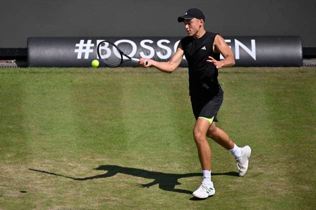 Justin Engel (GER) Aktion Tennis Herren BOSS Open ATP, Tennis Herren 250 Stuttgart 2025 Weissenhof BOSS Open ATP 250 Stuttgart 2025