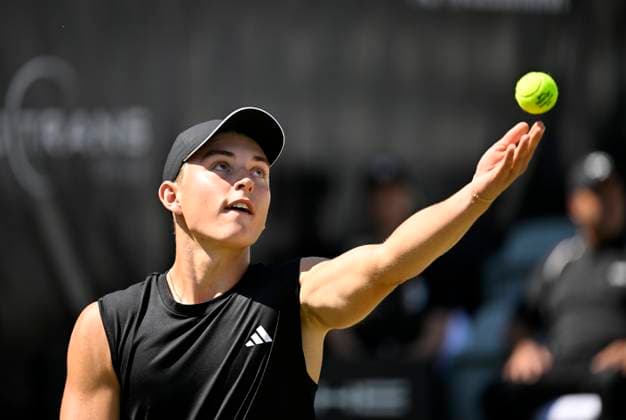 Justin Engel (GER) Aktion Aufschlag Tennis Herren BOSS Open ATP, Tennis Herren 250 Stuttgart 2025 Weissenhof BOSS Open ATP 250 Stuttgart 2025