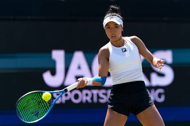 2025-06-12 2025 Libema Open Grass Court Championships ROSMALEN, NETHERLANDS - JUNE 12: Ann Li of United States of America in action during Day Four of 2025 Libema Open Grass Court Championships at Autotron on June 12, 2025 in Rosmalen, Netherlands. Rosmalen Autotron Netherlands Content not available for redistribution in The Netherlands directly or indirectly through any third parties. Copyright: xJorisxVerwijstx