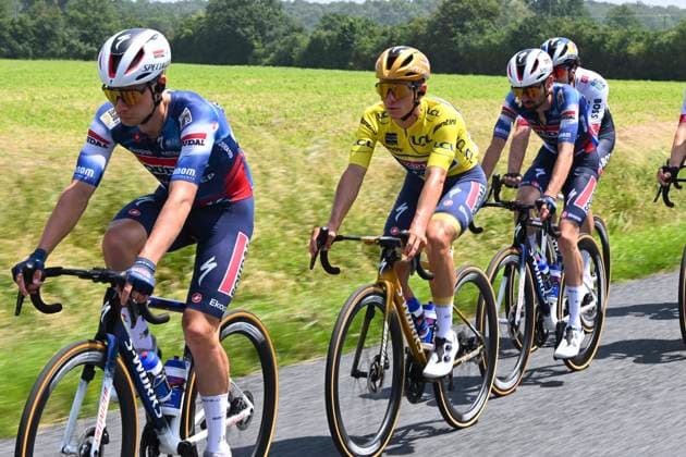 Criterium du Dauphine 2025 Stage 5 MACON, FRANCE - JUNE 12 : Evenepoel Remco (BEL) of Soudal - Quick Step during stage 5 of the 77th edition of Criterium du Dauphine Libere an UCI World Tour 2.UWT cycling road race stage for Men Elite of 183 km with start in Saint-Priest and finish in Macon on June 12, 2025 in Macon, France, 12 06 2025 ( Motordriver Kenny Verfaillie - Macon France  Copyright: xVincentxKalutx