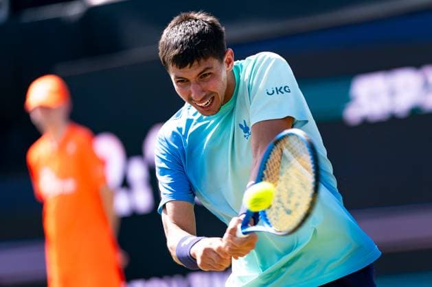 2025-06-12 2025 Libema Open Grass Court Championships ROSMALEN, NETHERLANDS - JUNE 12: Alexei Popyrin of Australia in action during Day Four of 2025 Libema Open Grass Court Championships at Autotron on June 12, 2025 in Rosmalen, Netherlands. Rosmalen Autotron Netherlands Content not available for redistribution in The Netherlands directly or indirectly through any third parties. Copyright: xJorisxVerwijstx