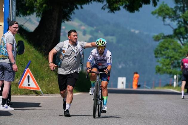12.06.2025, Tour de Suisse Women 2025 1. Etappe - Gstaad Abkühlung beim Anstieg auf den Jaunpass für Argyro Milaki ( 135 Aromitalia 3T Vaiano). Boltigen Jaunpass Bern Switzerland
