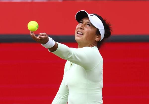 HSBC Tennis Championships, Day Four, Queens Club, London, UK - 12 Jun 2025 Heather Watson (GBR) serves during her second round match against Elena Rybakina (KAZ) during the 2025 HSBC Tennis Championship at Queens Club London Queens Club London GBR, UK NEWSPAPERS OUT Copyright: xMarkxGreenwoodx