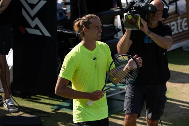 Alexander Zverev Sieg, Emotionen, Jubel, Freude, Alexander Zverev vs. Corentin Moutet, Tennis, ATP, Tennis Herren Turnier, Boss-Open, Center-Court, Achtelfinale, 12.06.2025, Alexander Zverev vs. Corentin Moutet, Tennis, ATP-Turnier, Boss-Open, Center-Court, Achtelfinale, 12.06.2025, Stuttgart Copyright: xEibner-Pressefoto EdwardxCheungx EP_ECG