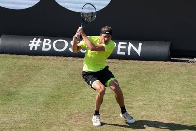 Alexander Zverev Aktion, dynamisch, Rueckhand, Alexander Zverev vs. Corentin Moutet, Tennis, ATP, Tennis Herren Turnier, Boss-Open, Center-Court, Achtelfinale, 12.06.2025, Alexander Zverev vs. Corentin Moutet, Tennis, ATP-Turnier, Boss-Open, Center-Court, Achtelfinale, 12.06.2025, Stuttgart Copyright: xEibner-Pressefoto EdwardxCheungx EP_ECG