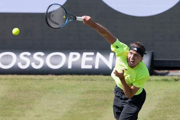 Alexander Zverev (Germany) bei seinem Match gegen Corentin Moutet (France). 12.06.2025, Tennis, Boss Open ATP, Tennis Herren 250, GER, Stuttgart, TC Weissenhof. Copyright: HMBxMedia xHeikoxBecker