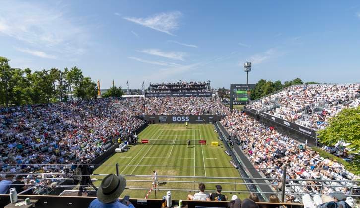 Center Court beim Spiel von Alexander Zverev (Germany) gegen Corentin Moutet (France). 12.06.2025, Tennis, Boss Open ATP, Tennis Herren 250, GER, Stuttgart, TC Weissenhof. Copyright: HMBxMedia xHeikoxBecker