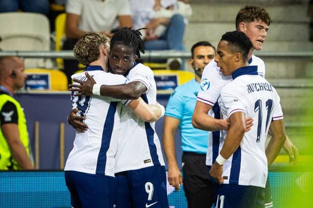 Fußball, U21 EM, Tschechien - England CZECHIA U21, U 21 - ENGLAND U21 Harvey Elliott, Jonathan Rowe, Omari Hutchinson of England celebrate a goal during the UEFA European Under-21 Championship 2025 Group B football match between Czechia U21 and England U21. Stadium DAC Arena (Mol Arena), Dunajska Streda, Slovakia, June 12, 2025. Photo by Branislav Racko Copyright: xx 080A6316