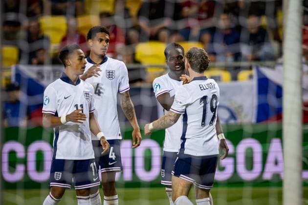 Fußball, U21 EM, Tschechien - England CZECHIA U21, U 21 - ENGLAND U21 Jonathan Rowe, Harvey Elliott, Jarell Quansah, Omari Hutchinson of England celebrate a goal during the UEFA European Under-21 Championship 2025 Group B football match between Czechia U21 and England U21. Stadium DAC Arena (Mol Arena), Dunajska Streda, Slovakia, June 12, 2025. Photo by Branislav Racko Copyright: xx 080A6712