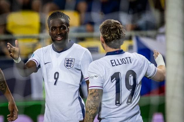 Fußball, U21 EM, Tschechien - England CZECHIA U21, U 21 - ENGLAND U21 Jonathan Rowe, Harvey Elliott of England celebrate a goal during the UEFA European Under-21 Championship 2025 Group B football match between Czechia U21 and England U21. Stadium DAC Arena (Mol Arena), Dunajska Streda, Slovakia, June 12, 2025. Photo by Branislav Racko Copyright: xx 080A6702