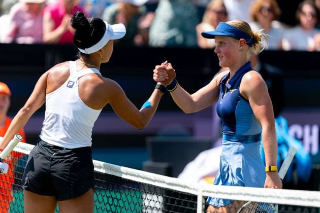 2025-06-12 2025 Libema Open Grass Court Championships ROSMALEN, NETHERLANDS - JUNE 12: Ann Li of United States of America interacts with Suzan Lamens of the Netherlands during Day Four of 2025 Libema Open Grass Court Championships at Autotron on June 12, 2025 in Rosmalen, Netherlands. Rosmalen Autotron Netherlands Content not available for redistribution in The Netherlands directly or indirectly through any third parties. Copyright: xJorisxVerwijstx