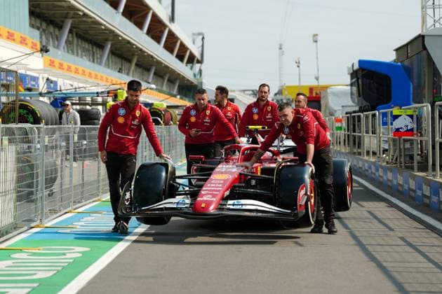 Crew members move the car of Lewis Hamilton (GBR), Scuderia Ferrari HP, 44, on pit road during Setup Day during Pirelli Grand Prix du Canada 2025 - press conference, PK, Pressekonferenz Formula 1 Championship in Montreal, Canada, June 12 2025  Copyright: xScottxColeman IPAxSportx xipa-agency.netx xx IPA_58975361 IPA_Agency_IPA58975361