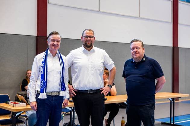 12.06.2025, GER, Handball, Maenner, Eintagsprofi - Kultklub (ThSV Eisenach) im Rahmen der Festwochen zum 1250 jährigen der Salzstadt Klaus Bohl (Bürgermeister Bad Salzungen) Christoph Ihling (Oberbürgermeister Eisenach) Rene Witte (Geschaeftsfuehrer Manager ThSV Eisenach) 36433 Bad Salzungen Werner-Seelenbinder-Halle Thueringen Deutschland