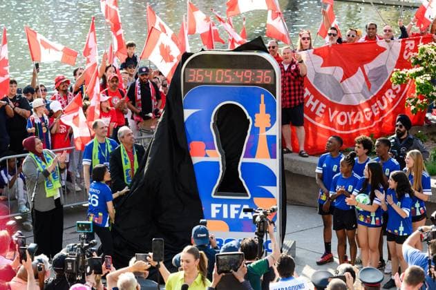 Sport Themen der Woche KW24 Sport Bilder des Tages June 12, 2025, Toronto, Ontario, Canada: Toronto, Canada. June 12, 2025. Toronto Mayor OLIVIA CHOW unveils the Official FIFA World Cup, WM, Weltmeisterschaft, Fussball 2026Ã¢Â¢ Countdown Clock at Nathan Phillips Square during Soccer Day celebrations. The event marked one year until Toronto hosts matches for the global tournament, featuring live music, giveaways, and fan activities. Toronto Canada - ZUMAr228 20250612_znp_r228_006 Copyright: xVasiliyxRyabykhx