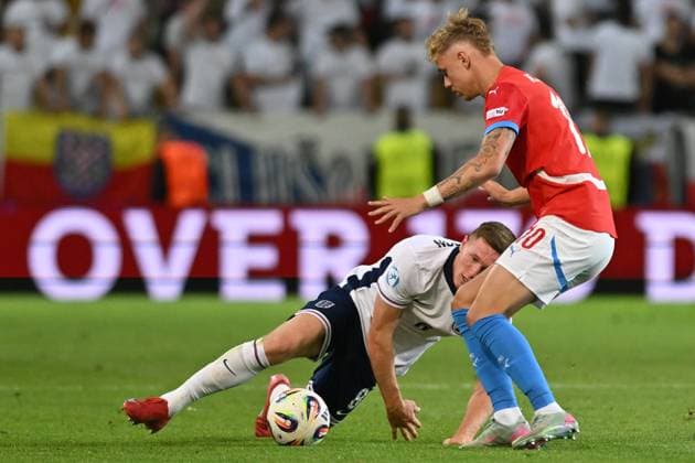 L-R Hayden Hackney (ENG) and Adam Karabec (CZE) in action during the European Under-21 Championship Group B match Czech Republic vs England, Dunajska Streda, Slovakia, June 12, 2025. (CTKxPhoto VaclavxSalek) CTKPhotoP2025061209939  CTKPhotoP2025061209939