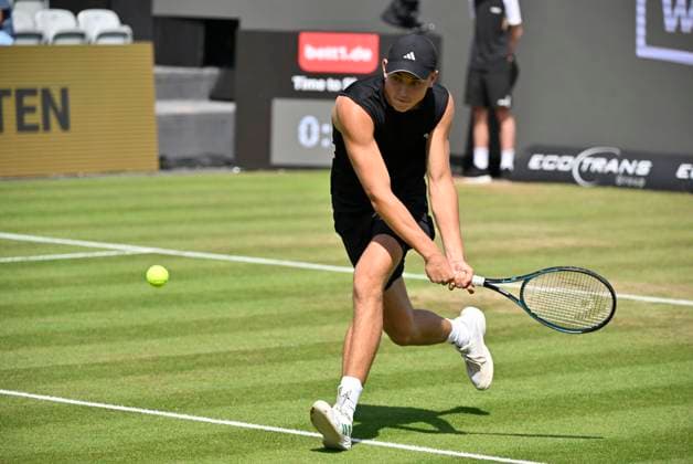 Justin Engel (GER) Aktion Tennis Herren BOSS Open ATP, Tennis Herren 250 Stuttgart 2025 Weissenhof BOSS Open ATP 250 Stuttgart 2025