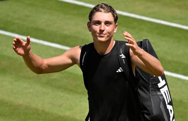 Justin Engel (GER) verabschiedet sich vom Stuttgarter Publikum bedankt sich Gestik Geste Tennis Herren BOSS Open ATP, Tennis Herren 250 Stuttgart 2025 Weissenhof BOSS Open ATP 250 Stuttgart 2025